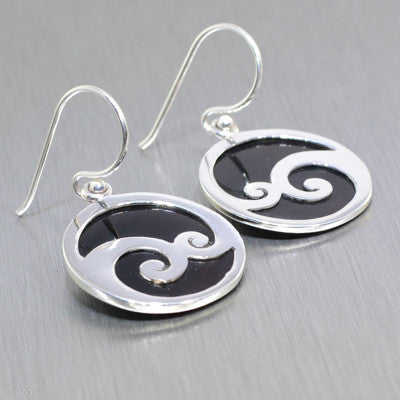Black shell, celtic design silver earrings.