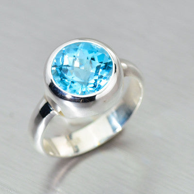 Stunning round checkercut blue topaz set in sterling silver ring