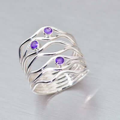 3 stone amethyst wirey silver ring.