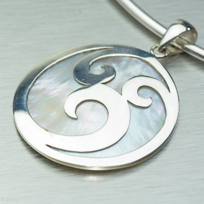 Mother of Pearl Celtic pendant - available in 2 different shell tones - Gemstonz Silver