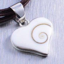 Cargar imagen en el visor de la galería, Sterling silver shiva shell heart shape pendant