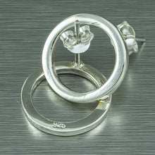 Load image into Gallery viewer, Circle Sterling Silver Stud Earrings.