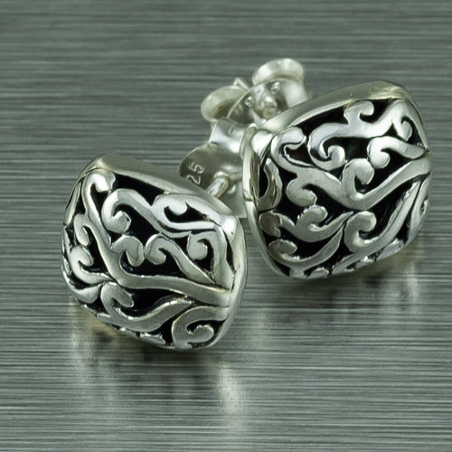 Pretty, square ajoure stud earrings.