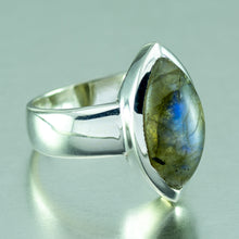 Load image into Gallery viewer, Labradorite Marquise Silver Ring
