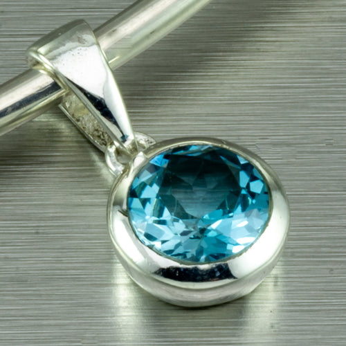 Small round Blue Topaz silver pendant.