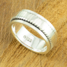 Load image into Gallery viewer, Mens silver spinner ring